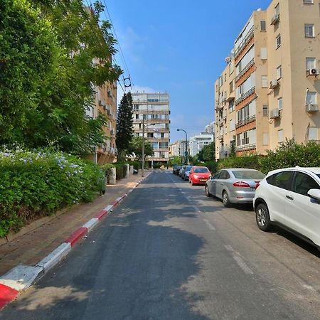 City Center Luxury Apartment In نتانيا المظهر الخارجي الصورة