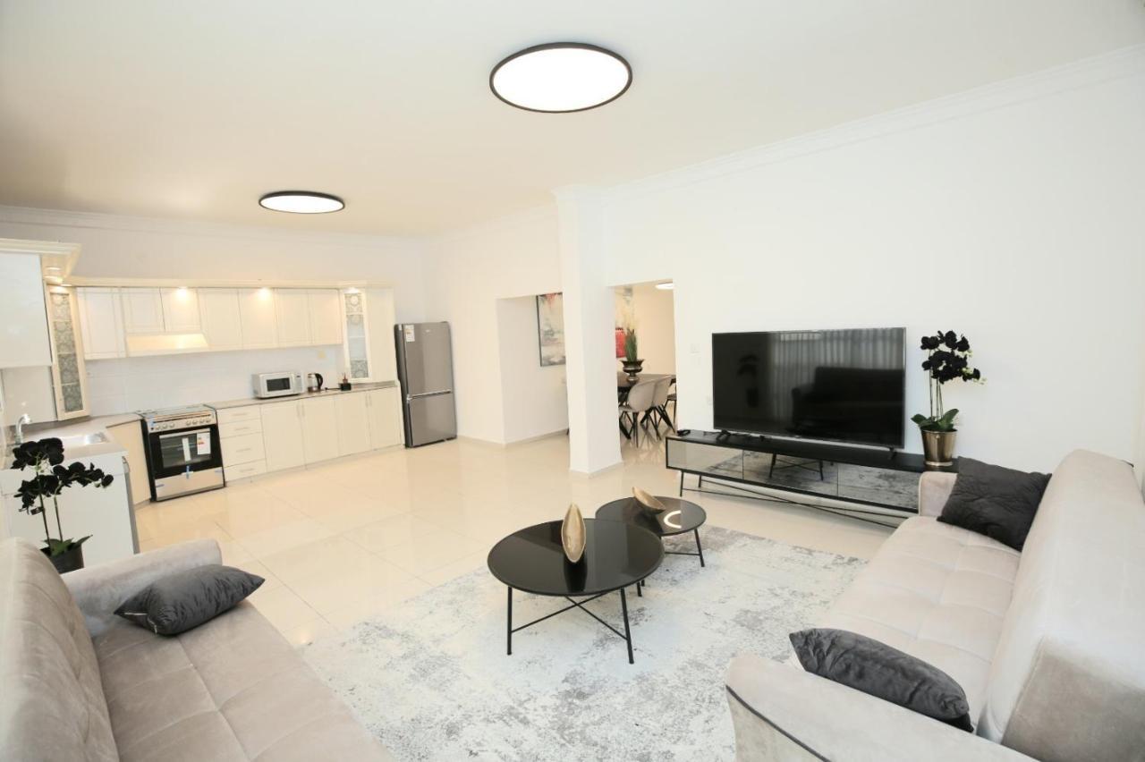 City Center Luxury Apartment In نتانيا المظهر الخارجي الصورة