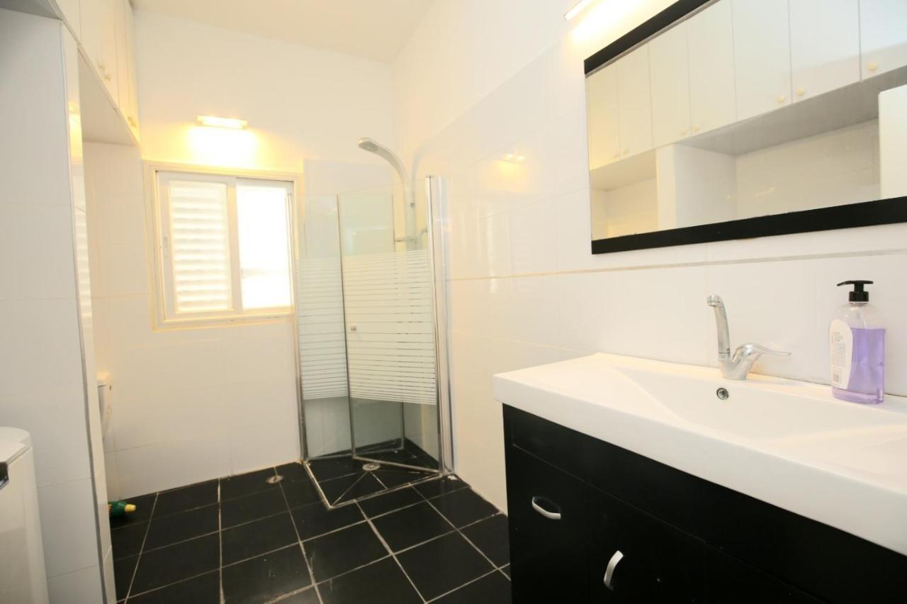 City Center Luxury Apartment In نتانيا المظهر الخارجي الصورة