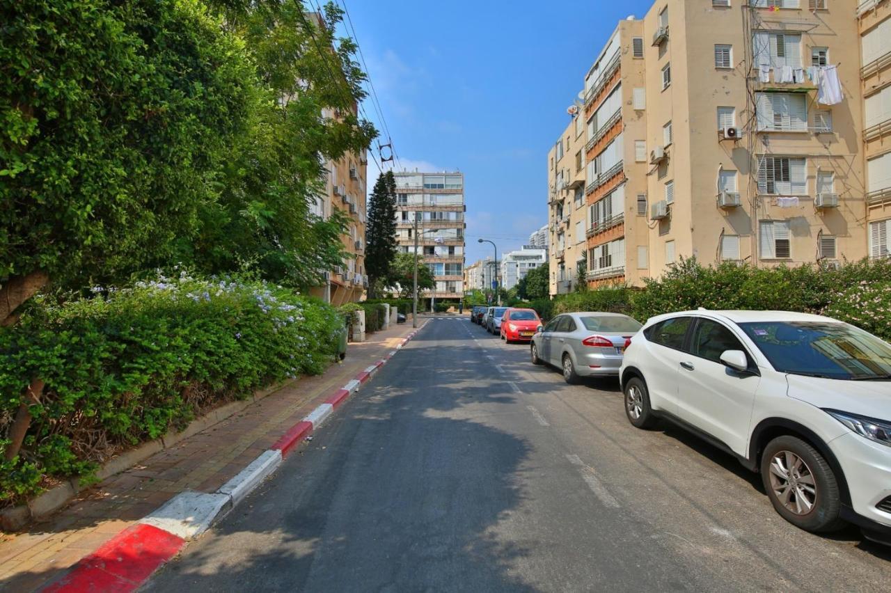 City Center Luxury Apartment In نتانيا المظهر الخارجي الصورة